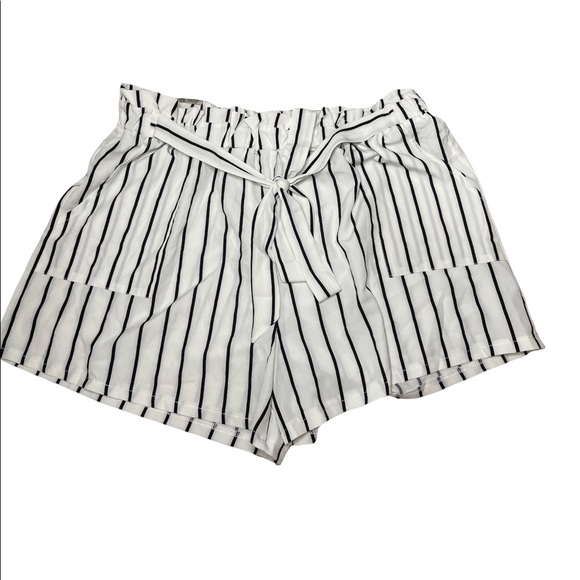 Shein Curvy Plus Size Paper Bag Shorts 